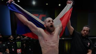 Jiri Prochazka nocauteia Dominick Reyes de forma espetacular na luta principal do UFC Vegas 25