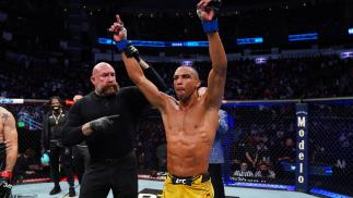 Edson Barboza nocauteia Shane Burgos no UFC 262