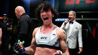 Virna Jandiroba dá show e vence no card preliminar do UFC Vegas 29