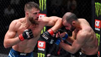 Calvin Kattar conecta cotovelada em Giga Chikadze no UFC Vegas 46