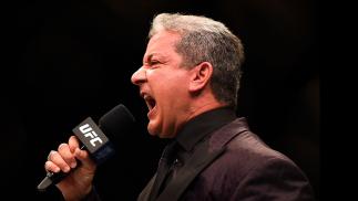 Bruce Buffer anuncia a luta principal do UFC 185