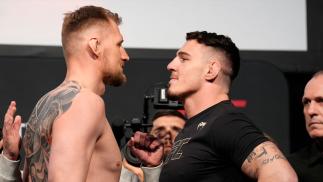 Alexander Volkov e Tom Aspinall fazem a encarada na Pesagem Cerimonial do UFC Londres