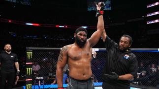 Curtis Blaydes comemora após vencer Chris Daukaus no UFC Columbus (Josh Hedges/Zuffa LLC)