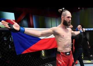 Jiri Prochazka prepares to fight Dominick Reyes in a light heavyweight bout at UFC APEX on May 01, 2021 in Las Vegas, Nevada.