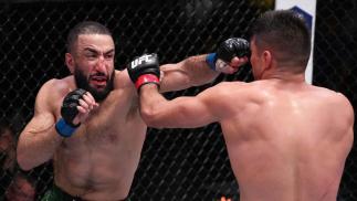 Belal Muhammad golpeia Vicente Luque no UFC Vegas 51 (Jeff Bottari/Zuffa LLC)