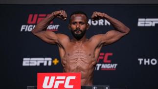 Francisco Figueiredo posa na pesagem do UFC Vegas 31 (Jeff Bottari/Zuffa LLC)