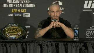 Alexander Volkanovski talks with MMA press after UFC 273