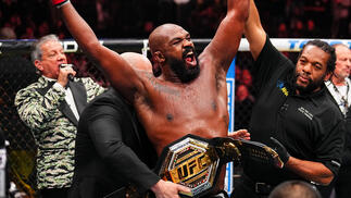 Jon Jones defende o cinturão peso-pesado na luta principal do UFC 309. (Foto por Chris Unger/Zuffa LLC)