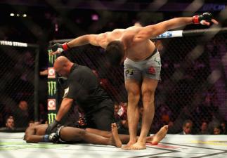 LAS VEGAS, NV - OCTOBER 06: Vicente Luque takes a bow after knocking out Jalin Turner in their welterweight bout during the UFC 229 event inside T-Mobile Arena on October 6, 2018 in Las Vegas, Nevada. (Photo by Christian Petersen/Zuffa LLC/Zuffa LLC)