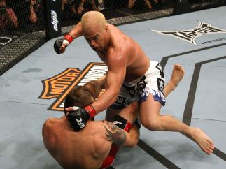 Tito Ortiz knocks out Ryan Bader.