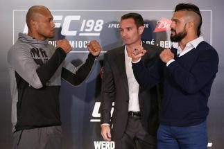CURITIBA, BRAZIL - MAY 12: Middleweight fighters Ronaldo Jacar?? Souza (L) of Brazil and Vitor Belfort of Brazil face off during Ultimate Media Day at Arena da Baixada stadium on May 12, 2016 in Curitiba, Parana. (Photo by Buda Mendes/Zuffa LLC/Zuffa LLC