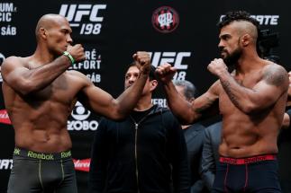 CURITIBA, BRAZIL - MAY 13: (L-R) Opponents Vitor Belfort of Brazil and Ronaldo Jacare Souza of Brazil face off during the UFC 198 weigh-in at Arena da Baixada stadium on May 13, 2016 in Curitiba, Brazil. (Photo by Buda Mendes/Getty Images)