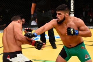 LAS VEGAS, NV - JULY 09: (R-L) Kelvin Gastelum punches Johny Hendricks in their welterweight bout during the UFC 200 event on July 9, 2016 at T-Mobile Arena in Las Vegas, Nevada. (Photo by Josh Hedges/Zuffa LLC/Zuffa LLC via Getty Images)