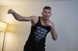 Stephen Thompson training during UFC Vegas 17