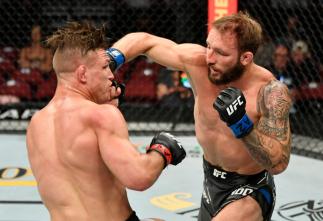 Riddell victoria ufc 263