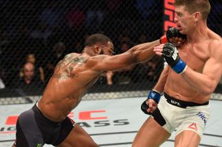 LAS VEGAS, NV - MARCH 04: (L-R) Tyron Woodley punches Stephen Thompson in their UFC welterweight championship bout during the UFC 209 event at T-Mobile Arena on March 4, 2017 in Las Vegas, Nevada. (Photo by Josh Hedges/Zuffa LLC/Zuffa LLC via Getty Image