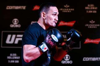 BRASILIA, BRAZIL - MAY 31: UFC featherweight interim champion Max Holloway of the United States holds an open training session at Barra Shopping on May 31, 2017 in Rio de Janeiro, Brazil. (Photo by Buda Mendes/Zuffa LLC/Zuffa LLC via Getty Images)