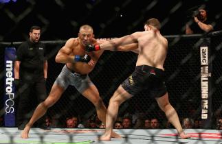 NEW YORK, NY - NOVEMBER 04: Georges St-Pierre of Canada fights Michael Bisping of England in their UFC middleweight championship bout during the UFC 217 event at Madison Square Garden on November 4, 2017 in New York City. (Photo by Mike Stobe/Getty Imag