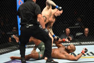 CHICAGO, ILLINOIS - JUNE 09: (L-R) Anthony Smith punches Rashad Evans in their light heavyweight fight during the UFC 225 event at the United Center on June 9, 2018 in Chicago, Illinois. (Photo by Josh Hedges/Zuffa LLC/Zuffa LLC via Getty Images)