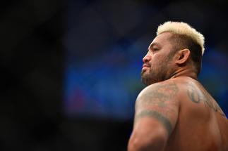 Corpo fechado! Mark Hunt exibe tatuagem sinistra nas redes sociais