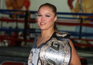 Ronda Rousey enfrenta Holly Holm no próximo sábado, no UFC 193, em Melbourne (Austrália).