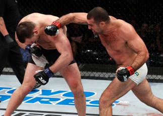 FORTALEZA, BRAZIL - MARCH 11: (R-L) Mauricio Rua of Brazil punches Gian Villante in their light heavyweight bout during the UFC Fight Night event at CFO - Centro de Forma�co Olimpica on March 11, 2017 in Fortaleza, Brazil. (Photo by Buda Mendes/Zuffa LL
