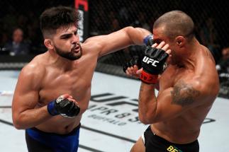 FORTALEZA, BRAZIL - MARCH 11: Kelvin Gastelum punches Vitor Belfort of Brazil in their middleweight bout during the UFC Fight Night event at CFO - Centro de Forma�co Olimpica on March 11, 2017 in Fortaleza, Brazil. (Photo by Buda Mendes/Zuffa LLC/Zuffa L