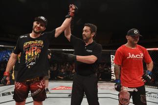 GOIANIA, BRAZIL - MAY 30:  Carlos Condit of the United States celebrates victory over Thiago Alves of Brazil in their welterweight UFC bout during the UFC Fight Night event at Arena Goiania on May 30, 2015 in Goiania, Brazil.  (Photo by Buda Mendes/Zuffa 