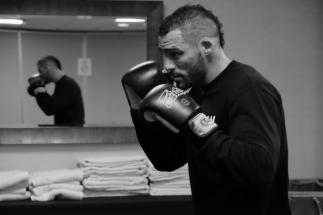 Santiago Ponzinibbio working out during UFC Fight Night Hollywood fight week.