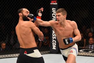 LAS VEGAS, NV - FEBRUARY 06: (L-R) Johny Hendricks fights Stephen Thompson in their welterweight fight during the UFC Fight Night event at MGM Grand Garden Arena on February 6, 2016 in Las Vegas, Nevada. (Photo by Josh Hedges/Zuffa LLC/Zuffa LLC via Get