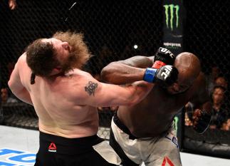 LAS VEGAS, NV - JULY 07: (R-L) Derrick Lewis connects with a right hand against Roy Nelson in their heavyweight bout during the UFC Fight Night event inside the MGM Grand Garden Arena on July 7, 2016 in Las Vegas, Nevada. (Photo by Jeff Bottari/Zuffa LL