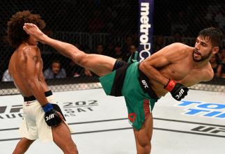 SALT LAKE CITY, UT - AUGUST 06:  (R-L) Yair Rodriguez of Mexico kicks Alex Caceres in their featherweight bout during the UFC Fight Night event at Vivint Smart Home Arena on August 6, 2016 in Salt Lake City, Utah. (Photo by Jeff Bottari/Zuffa LLC/Zuffa LL