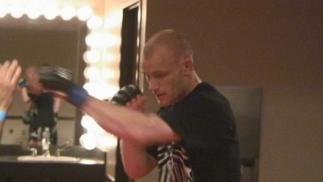 UFN 18 Kampmann warmup