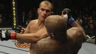 UFC 108 Junior Dos Santos vs GIlbert Yvel
