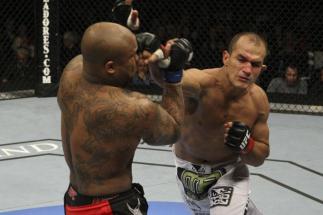 UFC 108 Junior Dos Santos vs GIlbert Yvel