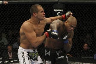 UFC 108 Junior Dos Santos vs GIlbert Yvel