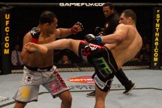 ufc110_09_velasquez_vs_nogueira_005