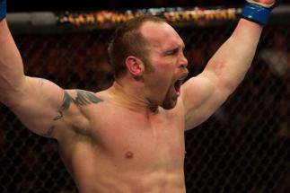 ufc111_09_carwin_vs_mir_010