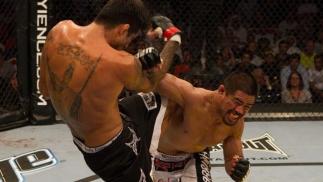 ufc112_06_munoz_vs_grove_005