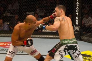 ufc112_09_edgar_vs_penn_004