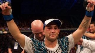 ufc112_09_edgar_vs_penn_020