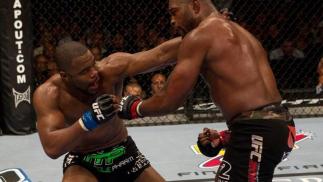ufc114_11_evans_vs_rampage_015