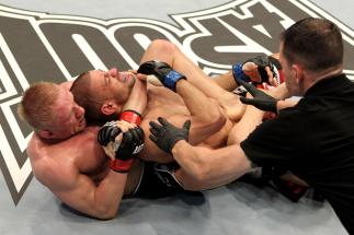 Dennis Siver (L) of Germany fights Andre Winner of England during their UFC Lightweight bout at the Konig Pilsner Arena on November 13, 2010 in Oberhausen, Germany. (Photo by Josh Hedges/Zuffa LLC/Zuffa LLC)