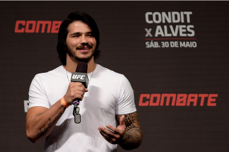 GOIANIA, BRAZIL - MAY 29: Welterweight fighter Erick Silva of Brazil interacts with fans during a Q&A session before the UFC Fight Night weigh-in at Goiania Arena on May 29, 2015 in Goiania, Brazil. (Photo by Buda Mendes/Zuffa LLC/Zuffa LLC via Getty Im
