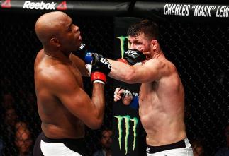 LONDON, ENGLAND - FEBRUARY 27: Anderson 'The Spider' Silva of Brazil (L) and Michael 'The Count' Bisping of England (R) compete in their Middleweight bout during the UFC Fight Night held at at Indigo at The O2 Arena on February 27, 2016 in London, Englan