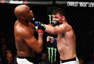 LONDON, ENGLAND - FEBRUARY 27:  Anderson 'The Spider' Silva of Brazil (L) and Michael 'The Count' Bisping of England (R) compete in their Middleweight bout during the UFC Fight Night held at at Indigo at The O2 Arena on February 27, 2016 in London, Englan