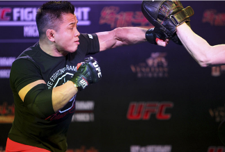 MACAU - FEBRUARY 27: Cung Le during the UFC open workouts at the Venetian Macau on February 27, 2014 in Macau. (Photo by Mitch Viquez/Zuffa LLC/Zuffa LLC via Getty Images)