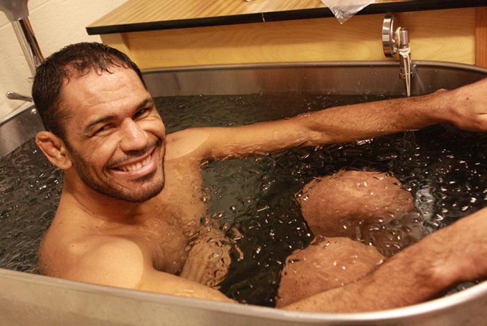 Minotauro na banheira de gelo após o último treino