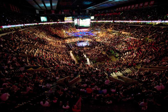 14 mil pessoas lotaram a Rose Garden Arena para empurrar Couture