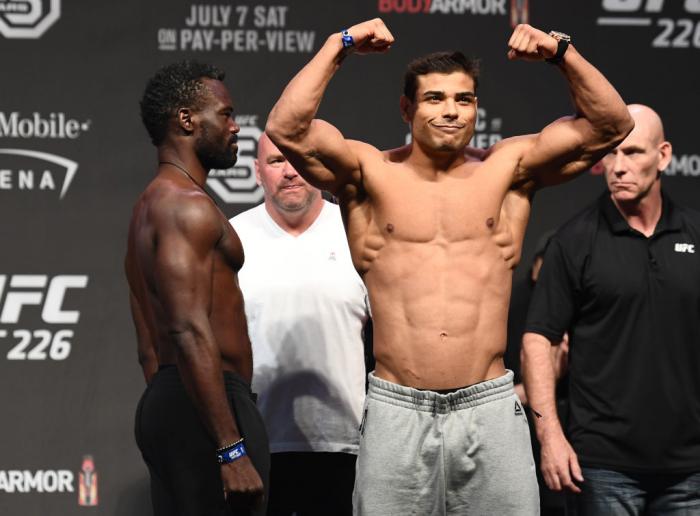 Encarada de Uriah Hall e Paulo Borrachinha na pesagem do UFC 226, em julho de 2018